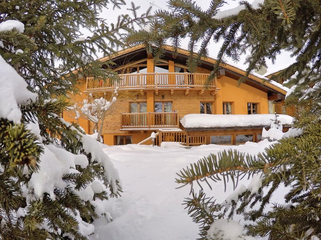 Chalet Alpina Hotel & Apartments La Thuile Bagian luar foto
