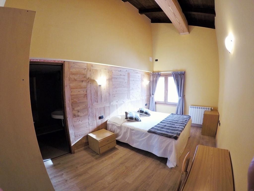 Chalet Alpina Hotel & Apartments La Thuile Bagian luar foto