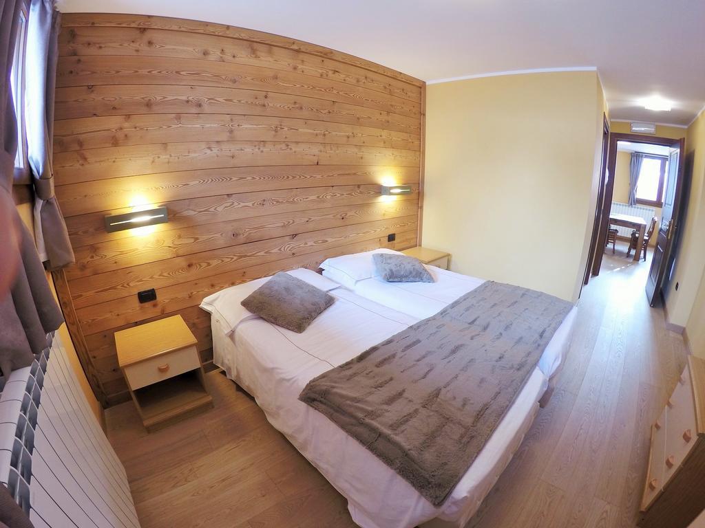 Chalet Alpina Hotel & Apartments La Thuile Bagian luar foto