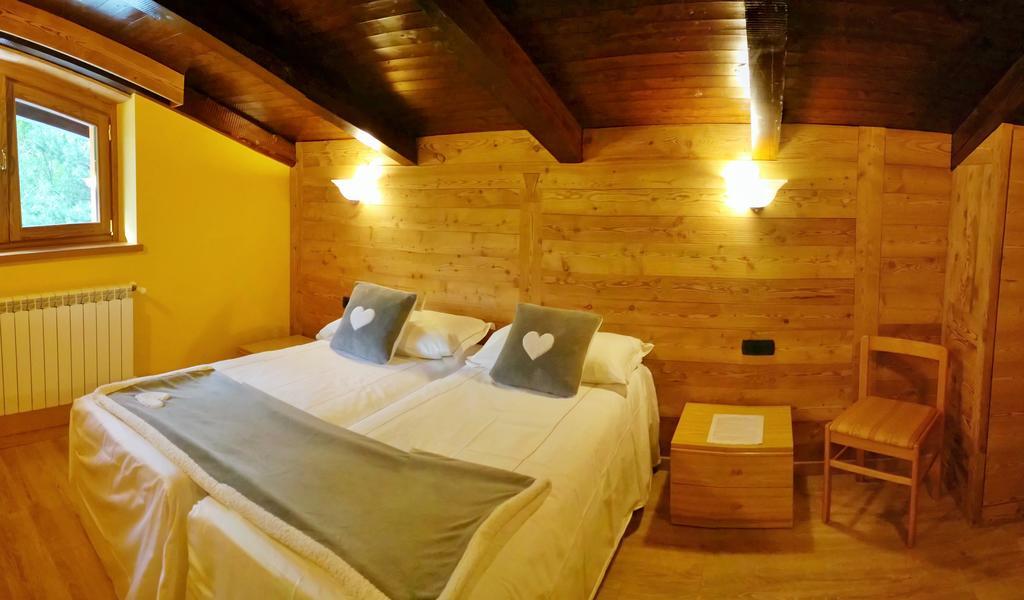 Chalet Alpina Hotel & Apartments La Thuile Bagian luar foto