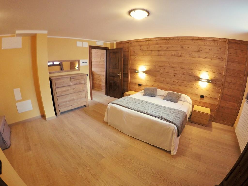 Chalet Alpina Hotel & Apartments La Thuile Bagian luar foto