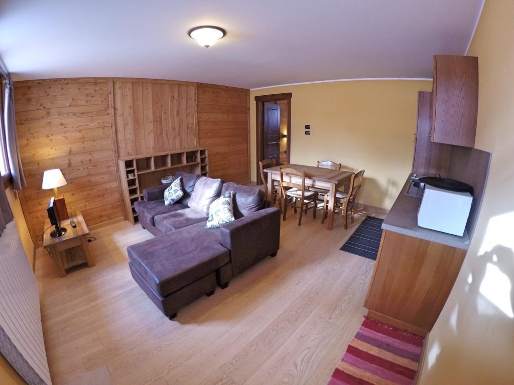 Chalet Alpina Hotel & Apartments La Thuile Bagian luar foto