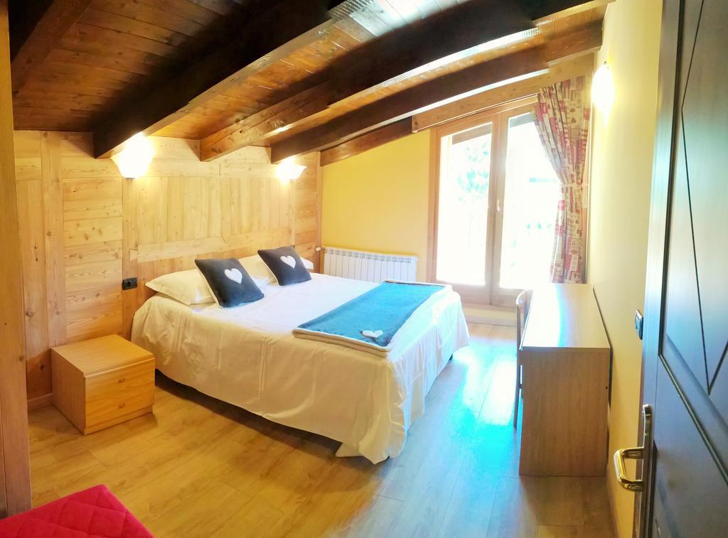 Chalet Alpina Hotel & Apartments La Thuile Bagian luar foto