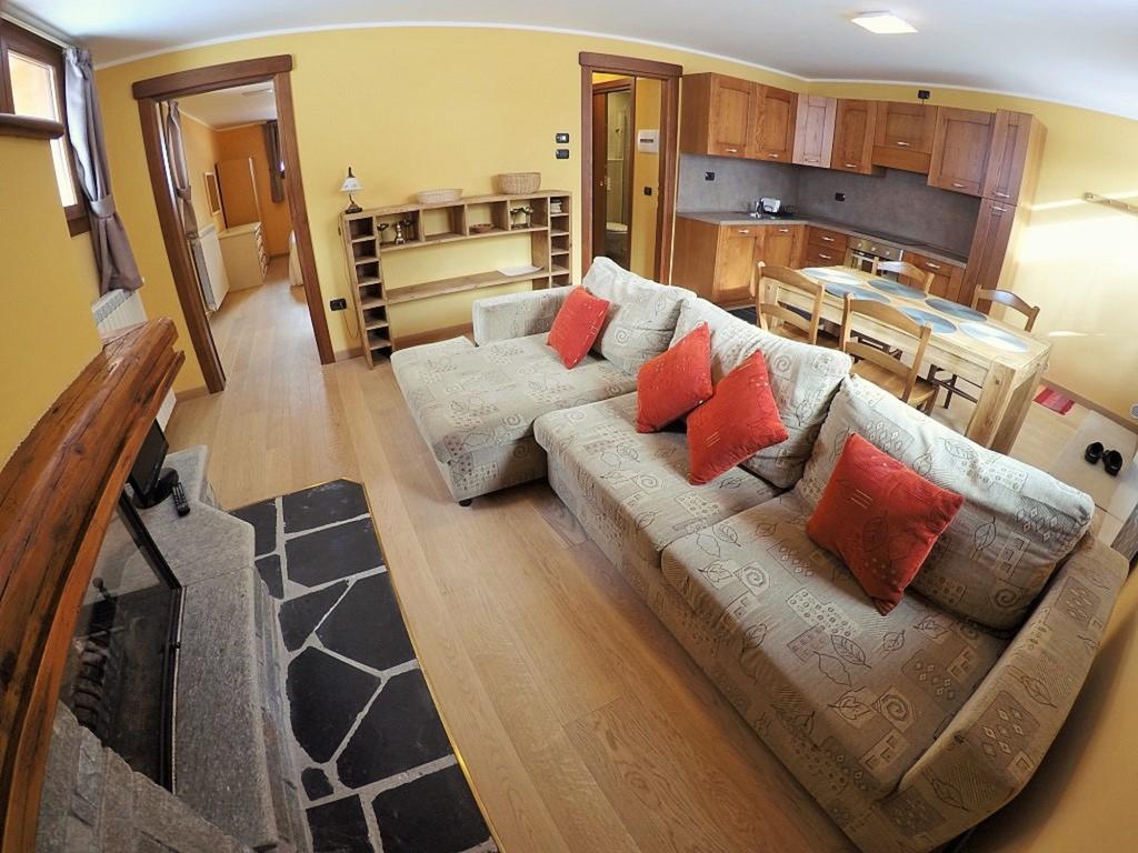 Chalet Alpina Hotel & Apartments La Thuile Bagian luar foto