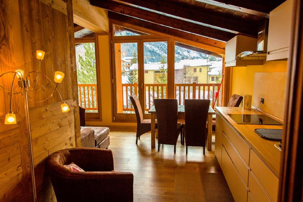 Chalet Alpina Hotel & Apartments La Thuile Bagian luar foto