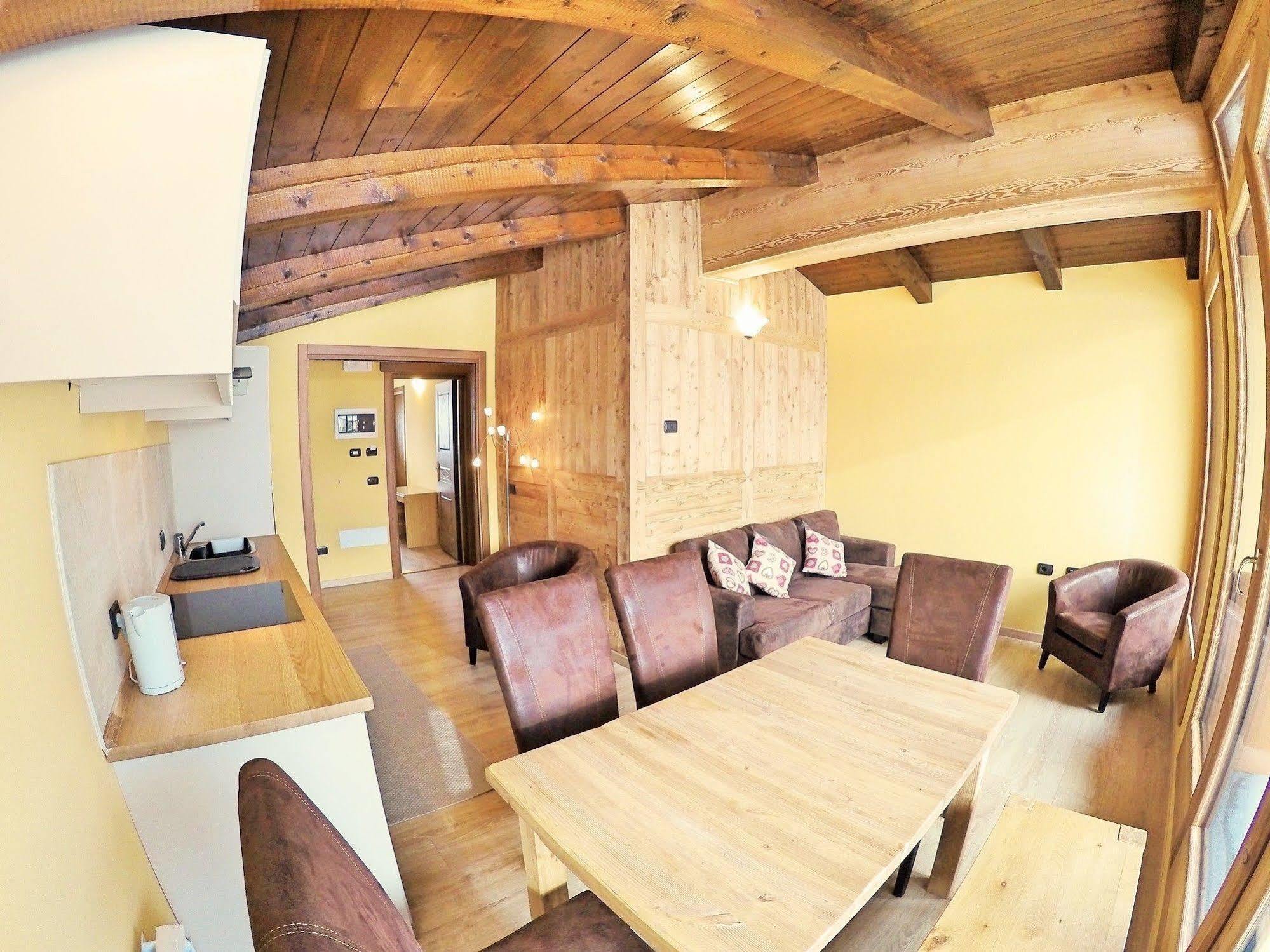 Chalet Alpina Hotel & Apartments La Thuile Bagian luar foto