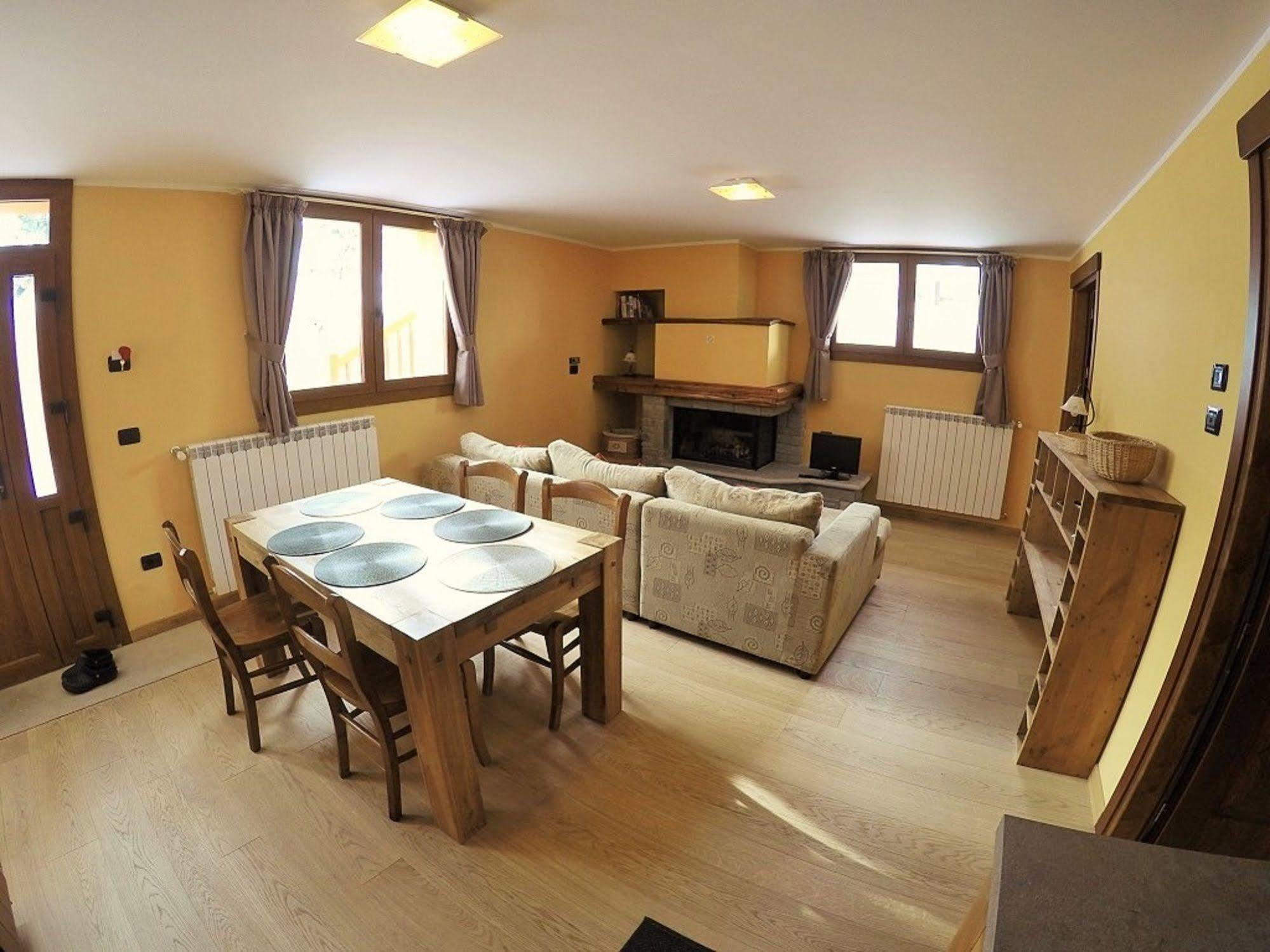 Chalet Alpina Hotel & Apartments La Thuile Bagian luar foto